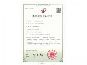 一種自動鋸切脆性棒料的裝置